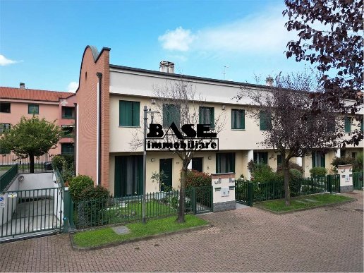 casa indipendente in vendita a Lainate