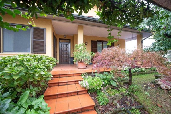 casa indipendente in vendita a Lainate