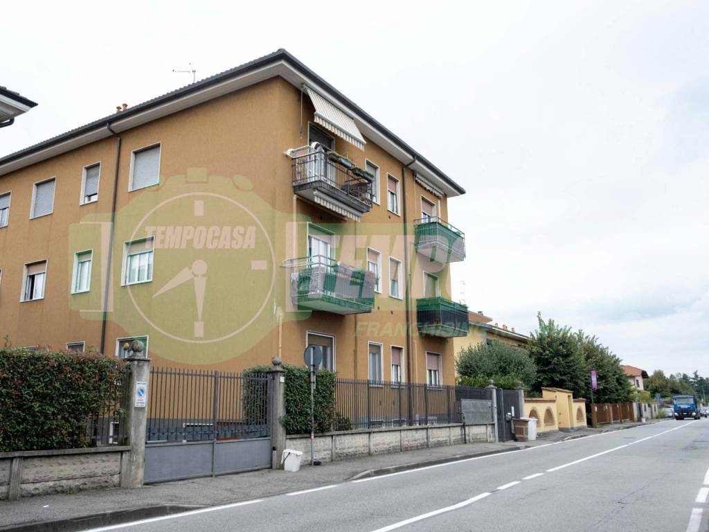 appartamento in vendita a Lainate in zona Barbaiana