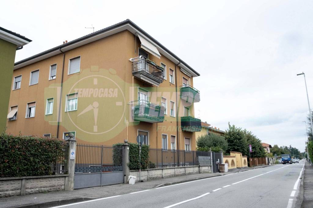 appartamento in vendita a Lainate in zona Barbaiana