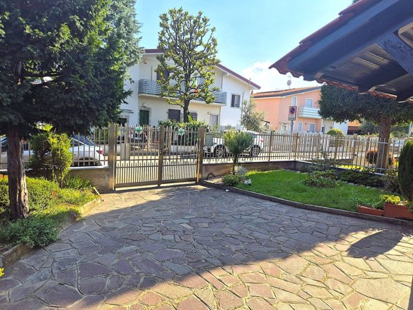 casa indipendente in vendita a Lainate