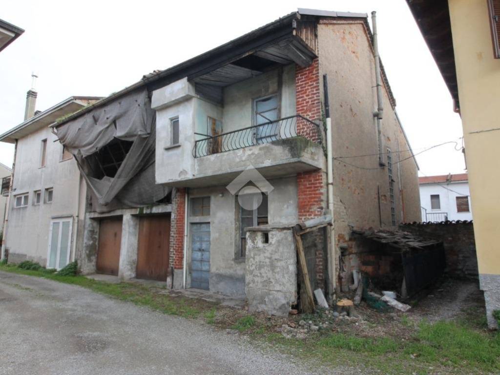 casa indipendente in vendita a Lainate