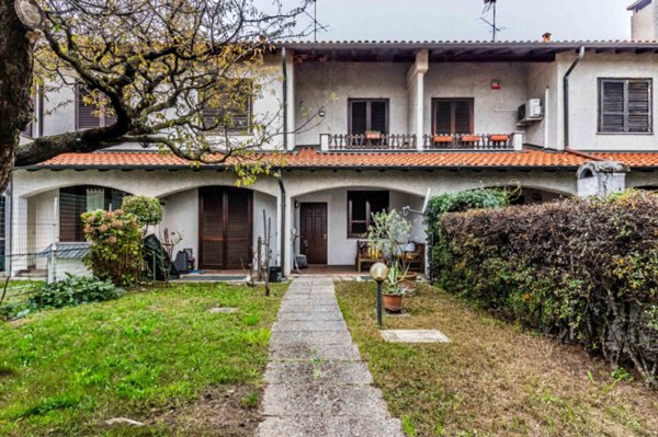 casa indipendente in vendita a Lainate