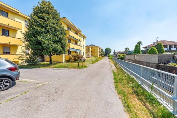 appartamento in vendita a Lainate in zona Barbaiana