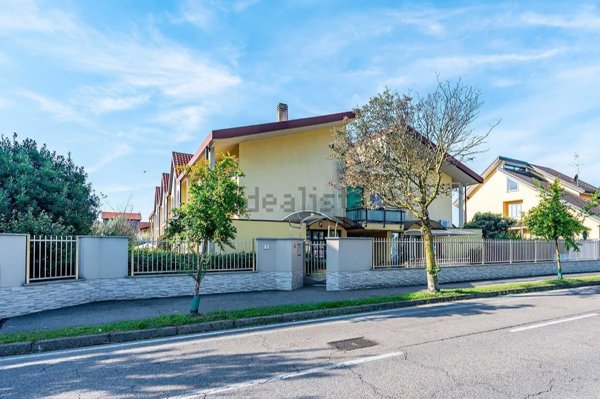 casa indipendente in vendita a Lainate