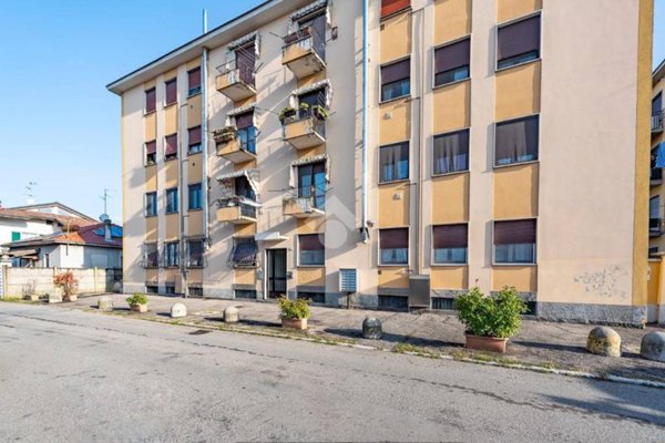 appartamento in vendita a Lainate in zona Barbaiana