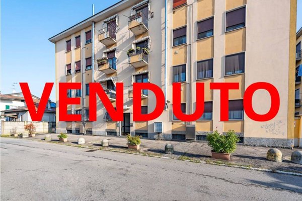 appartamento in vendita a Lainate in zona Barbaiana