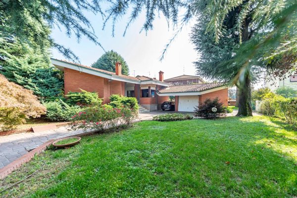 casa indipendente in vendita a Lainate