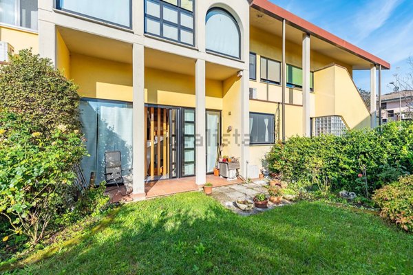 casa indipendente in vendita a Lainate