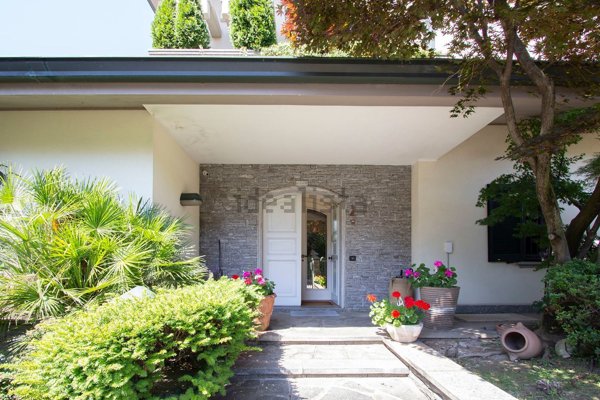 casa indipendente in vendita a Lainate