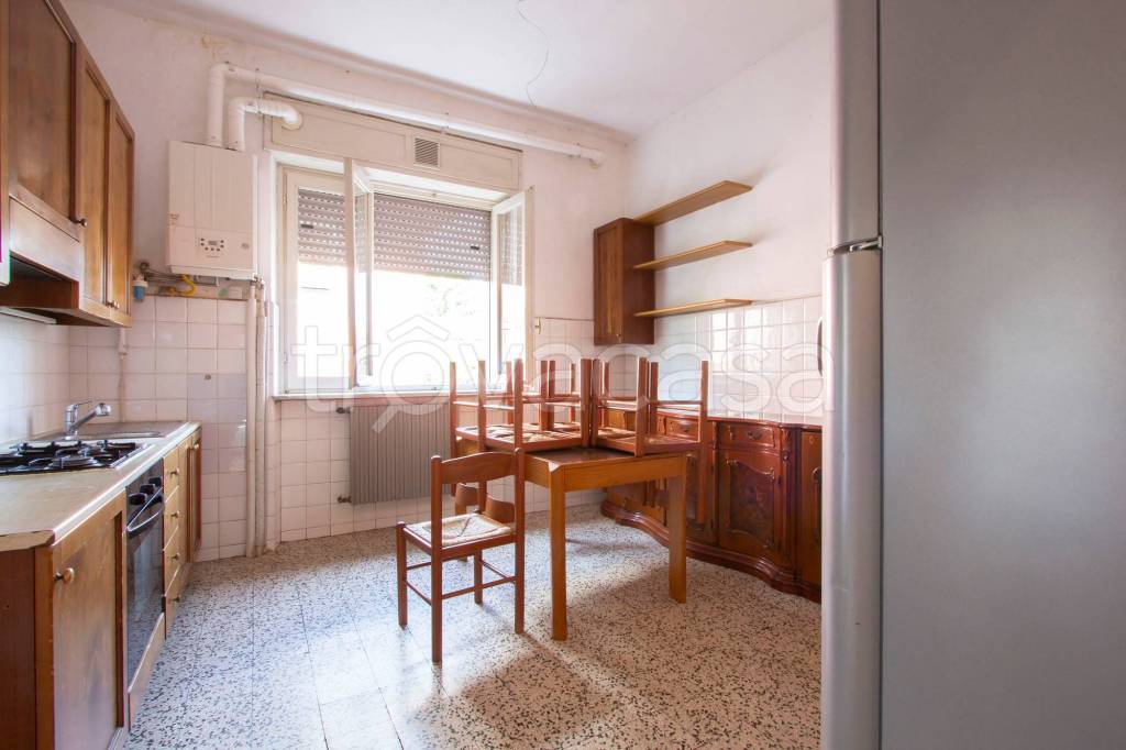 casa indipendente in vendita a Lainate in zona Barbaiana