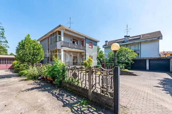 appartamento in vendita a Lainate in zona Barbaiana