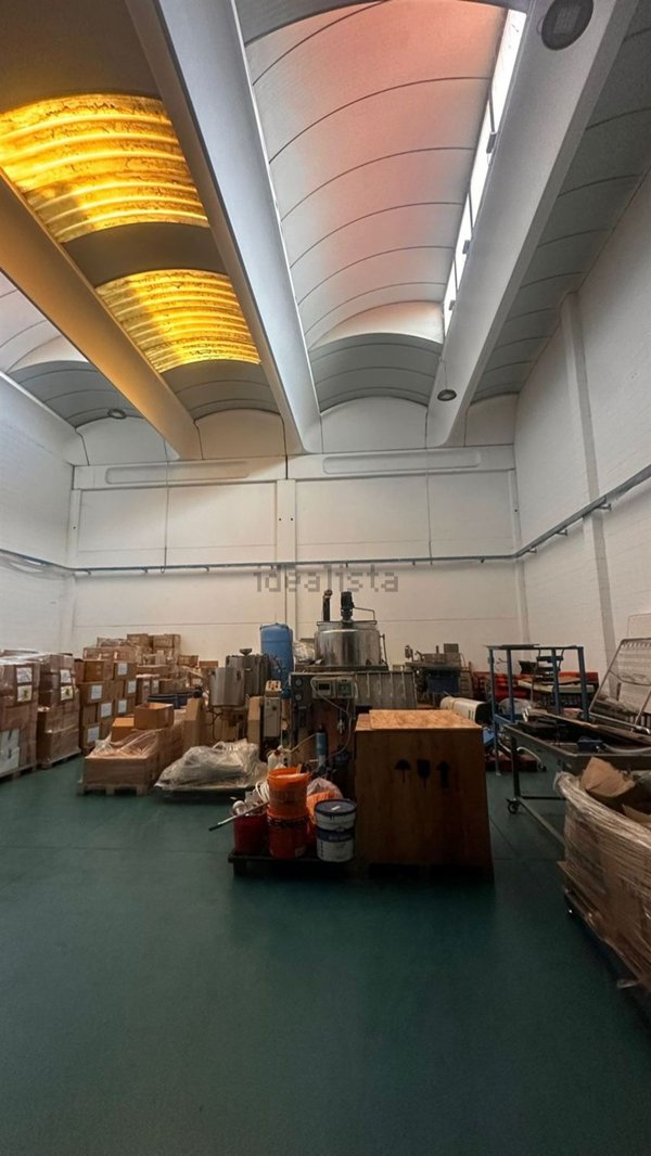 capannone in vendita a Lainate