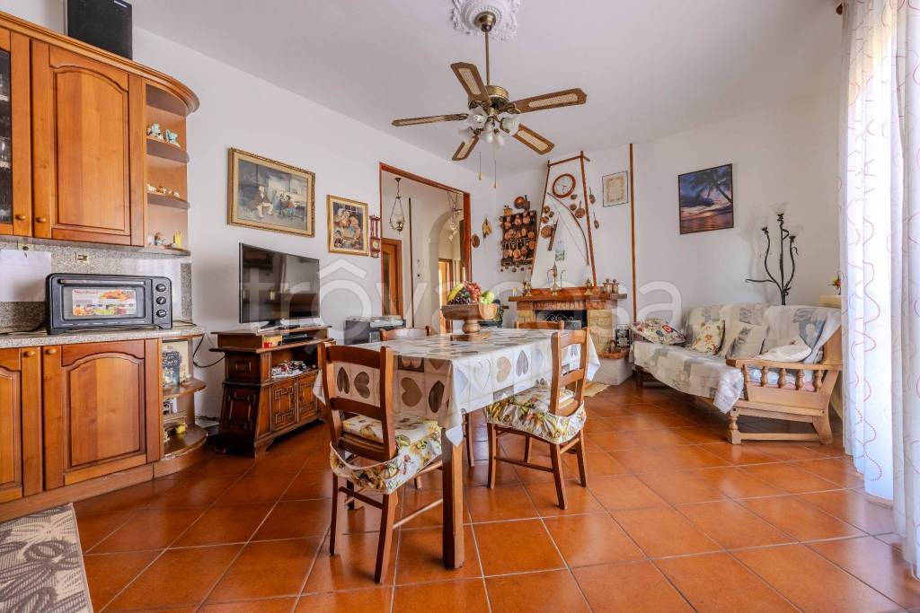 casa indipendente in vendita a Lainate