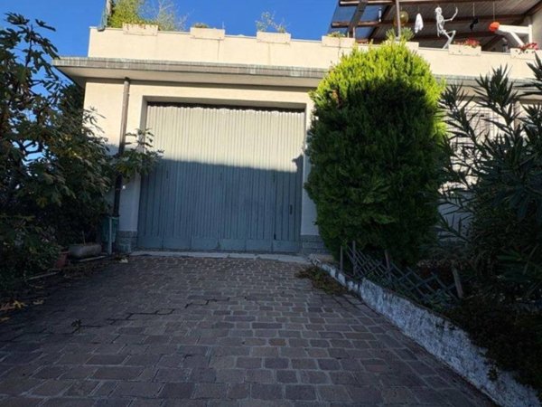 locale commerciale in vendita a Lainate