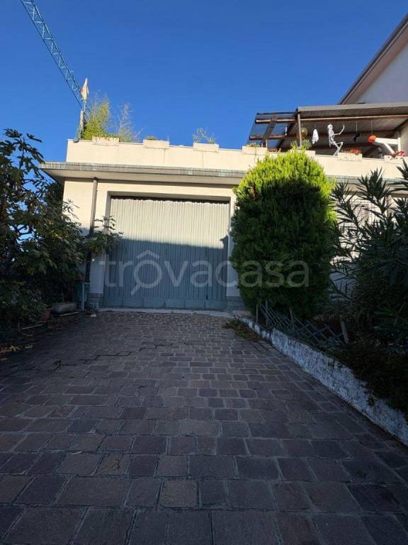 locale commerciale in vendita a Lainate