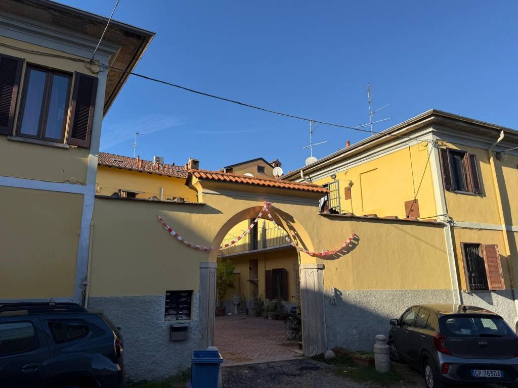 appartamento in vendita a Lainate in zona Barbaiana