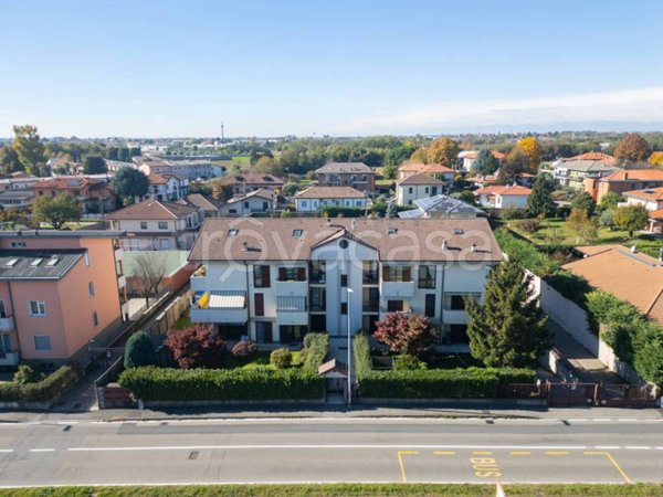 appartamento in vendita a Lainate in zona Barbaiana