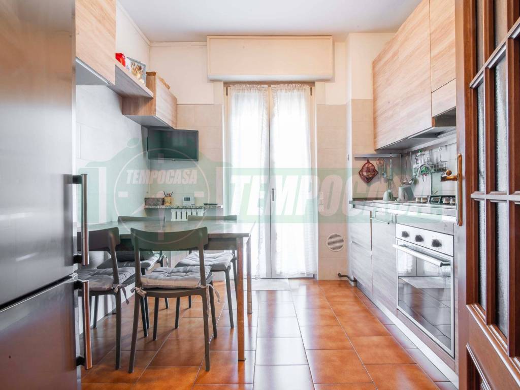 appartamento in vendita a Lainate in zona Barbaiana
