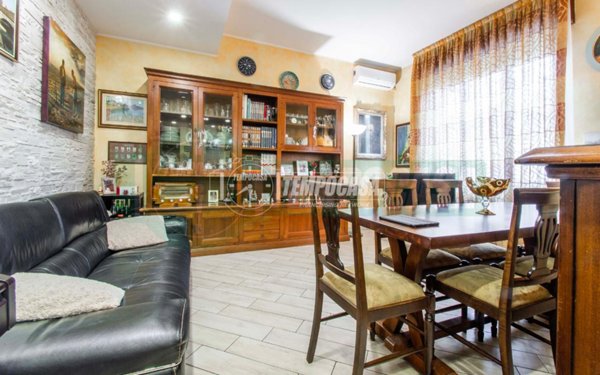 appartamento in vendita a Lainate in zona Barbaiana