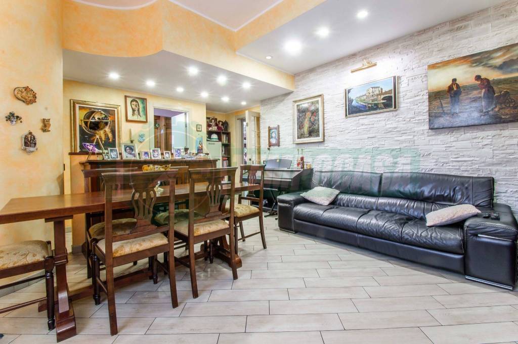 appartamento in vendita a Lainate in zona Barbaiana