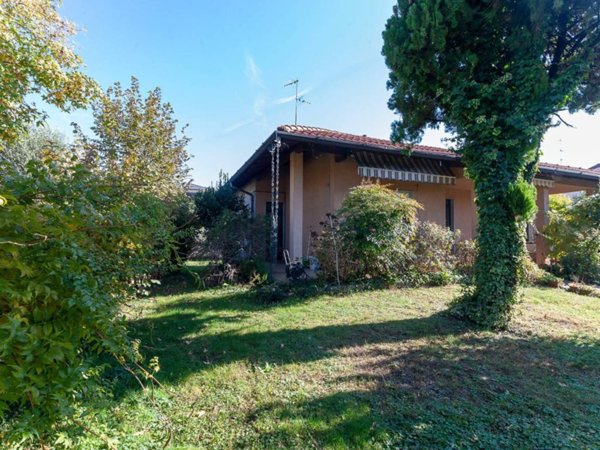casa indipendente in vendita a Lainate