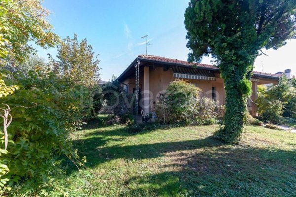 casa indipendente in vendita a Lainate