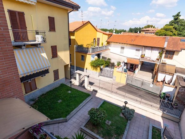 appartamento in vendita a Lainate in zona Barbaiana