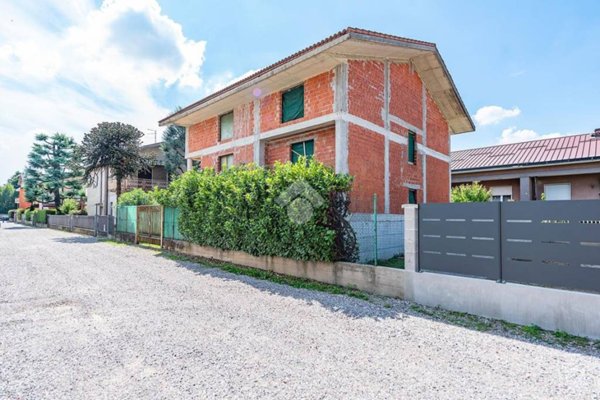 casa indipendente in vendita a Lainate