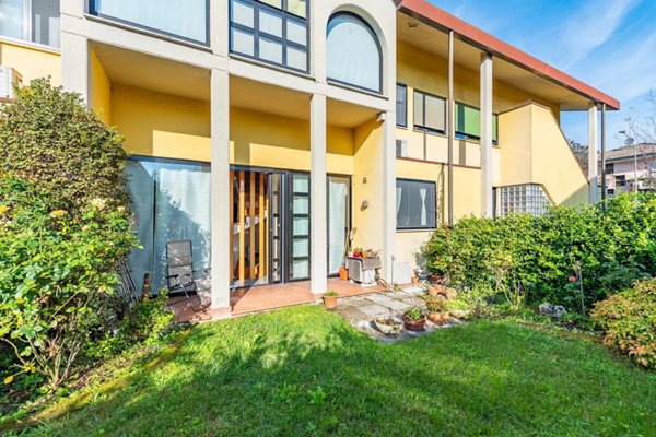 casa indipendente in vendita a Lainate