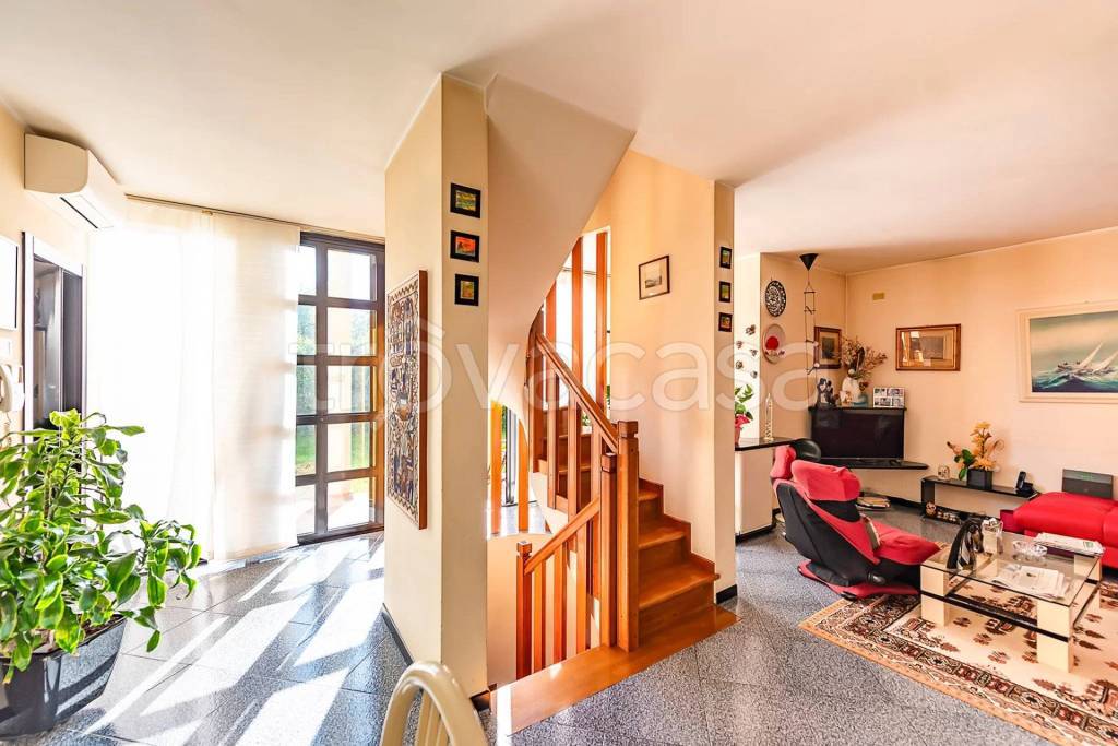 casa indipendente in vendita a Lainate