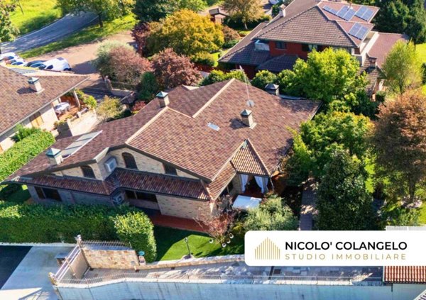 casa indipendente in vendita a Lainate