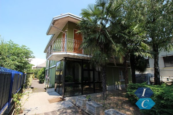 capannone in vendita a Lainate