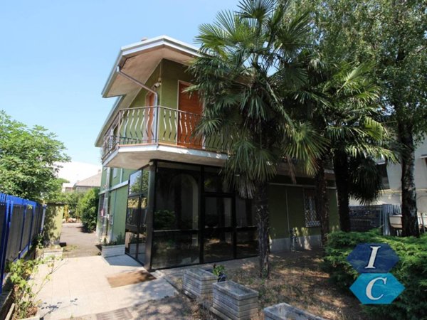 locale commerciale in vendita a Lainate