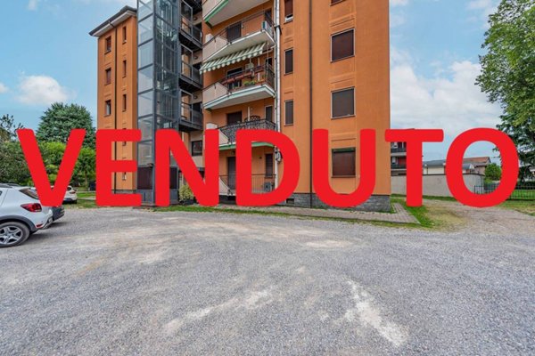 appartamento in vendita a Lainate in zona Barbaiana
