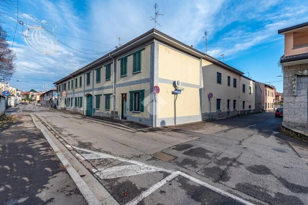 appartamento in vendita a Lainate in zona Barbaiana