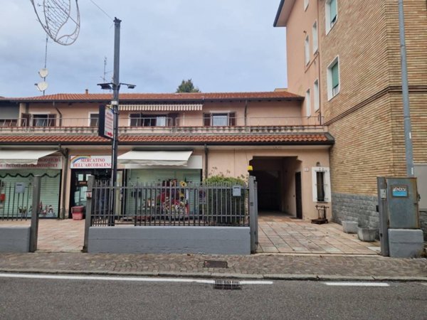 casa indipendente in vendita a Lainate in zona Pagliera