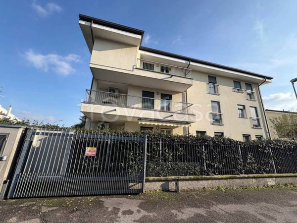 appartamento in vendita a Lainate