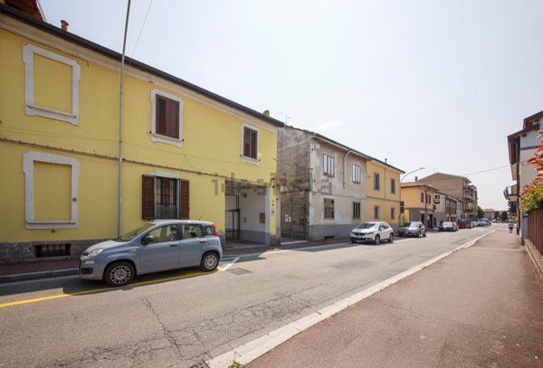 casa indipendente in vendita a Lainate