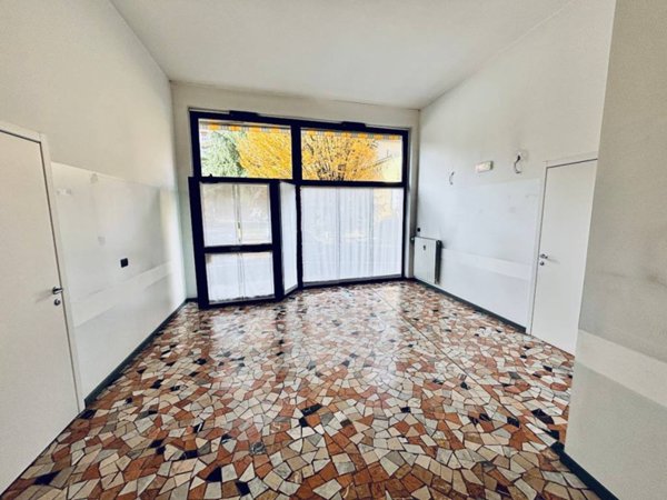 negozio in vendita a Lainate