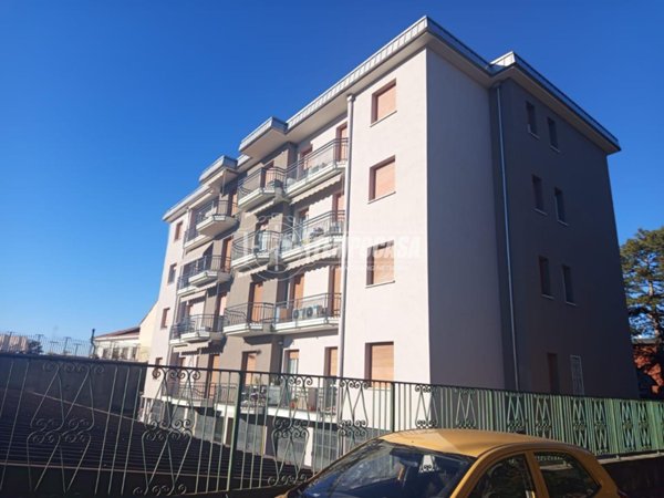 appartamento in vendita a Lainate in zona Barbaiana