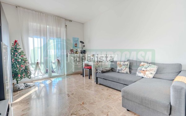 appartamento in vendita a Lainate in zona Barbaiana