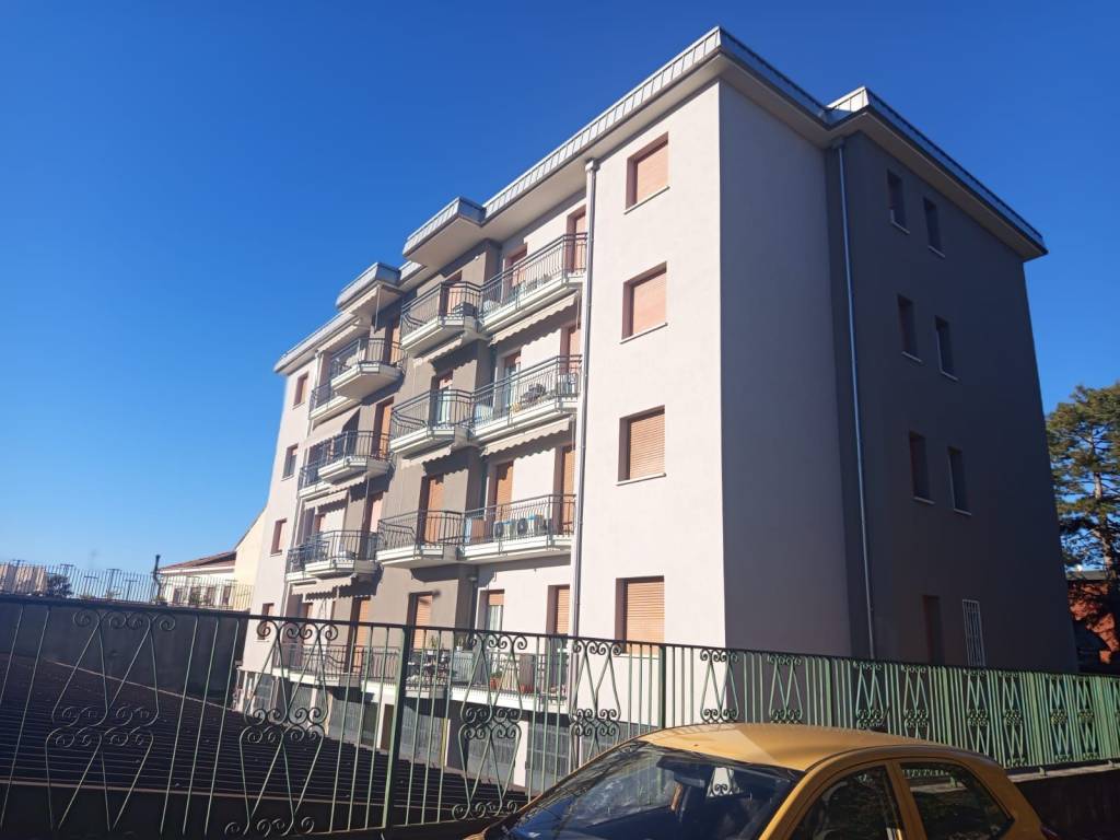 appartamento in vendita a Lainate in zona Barbaiana