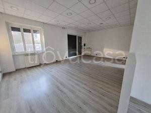 negozio in vendita a Lainate