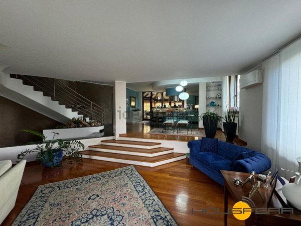 casa indipendente in vendita a Lainate