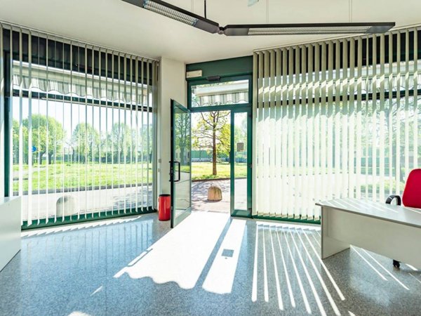 negozio in vendita a Lainate