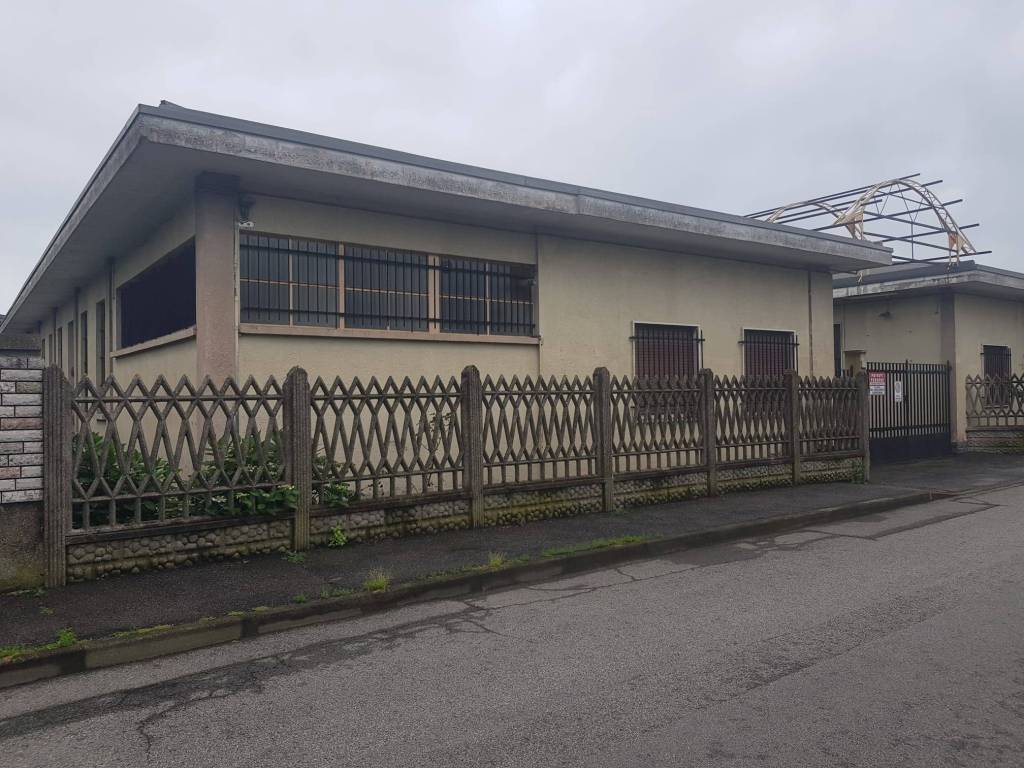 casa indipendente in vendita a Lainate