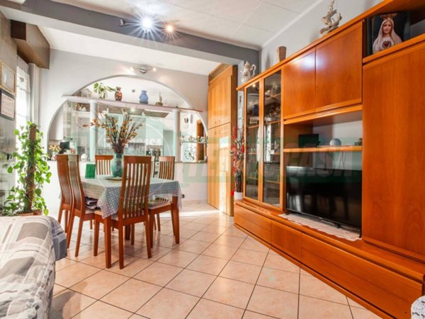 appartamento in vendita a Lainate in zona Barbaiana