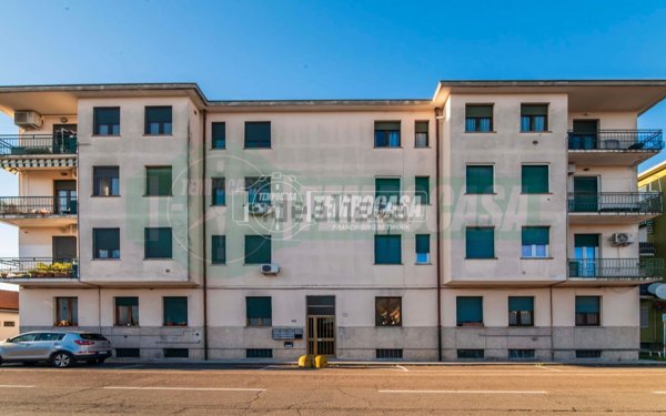 appartamento in vendita a Lainate in zona Barbaiana