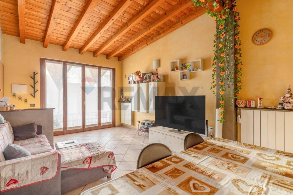 appartamento in vendita a Lainate in zona Barbaiana